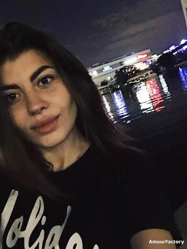 Valeria Profile image 1