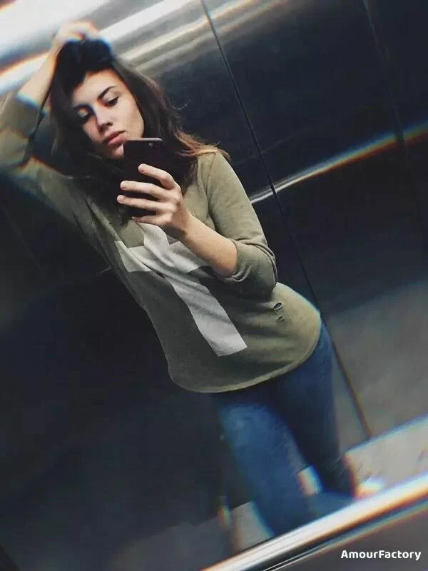 Valeria Profile image 2