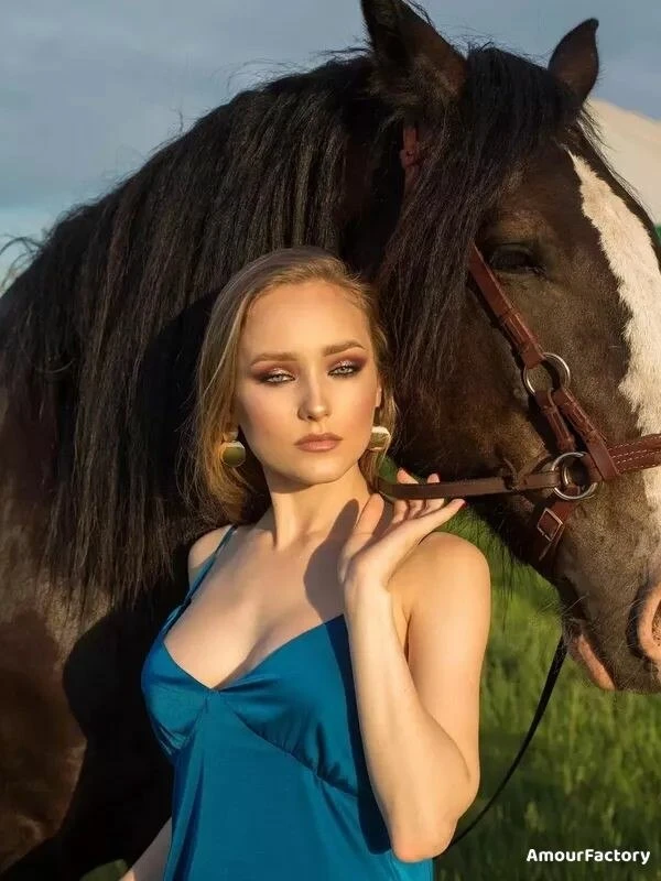 Julia Profile image 1