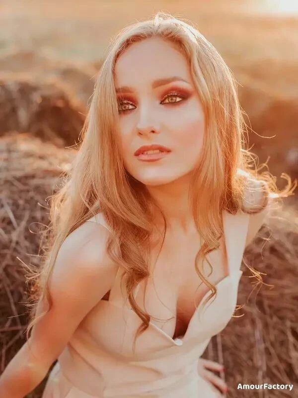 Julia Profile image 3